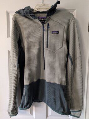 Patagonia Men's R1 Fleece Pullover Hoody - Medium, Nouveau Green